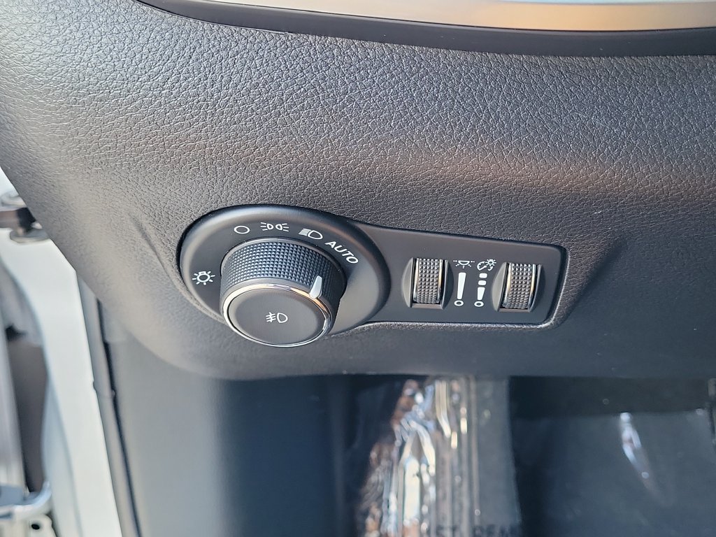 Used 2024 Jeep Compass Latitude AWD/4WD image 26