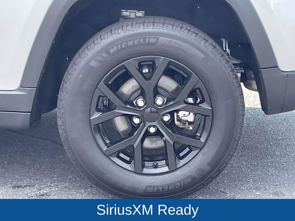 Used 2025 Jeep Grand Cherokee Altitude AWD/4WD image 13