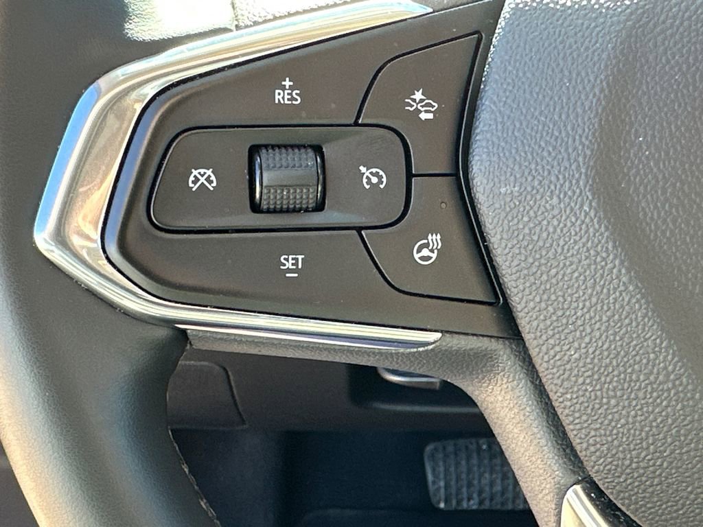 Used 2025 Chevrolet Trax LT w/ LT Convenience Package image 24