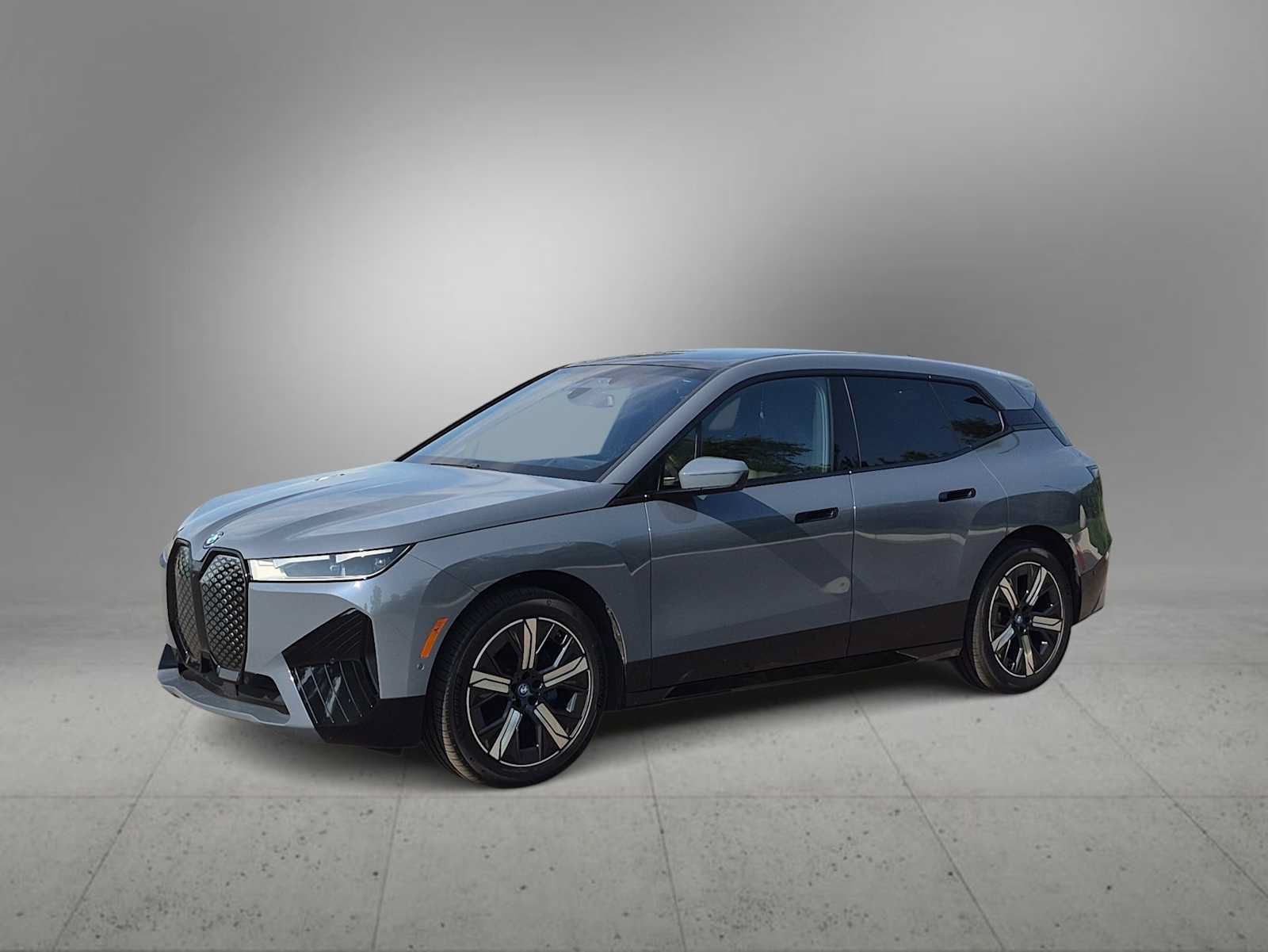 Used 2024 BMW iX xDrive50 w/ Premium Package AWD/4WD image 4