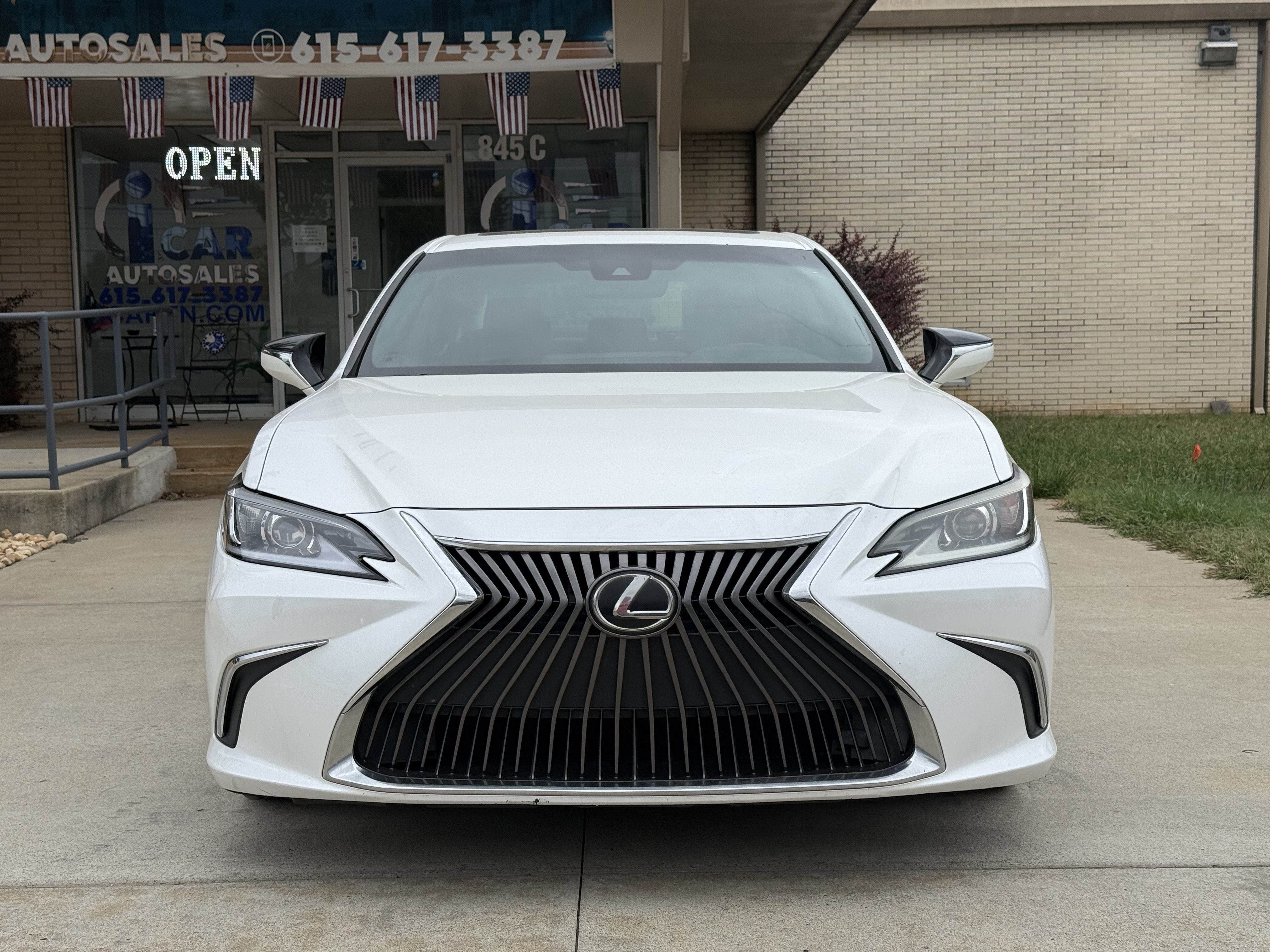 Used 2019 Lexus ES 350 w/ Accessory Package 2 FWD image 2