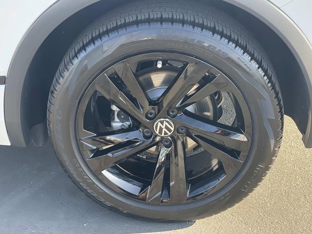 Used 2023 Volkswagen Tiguan SE R-Line image 39