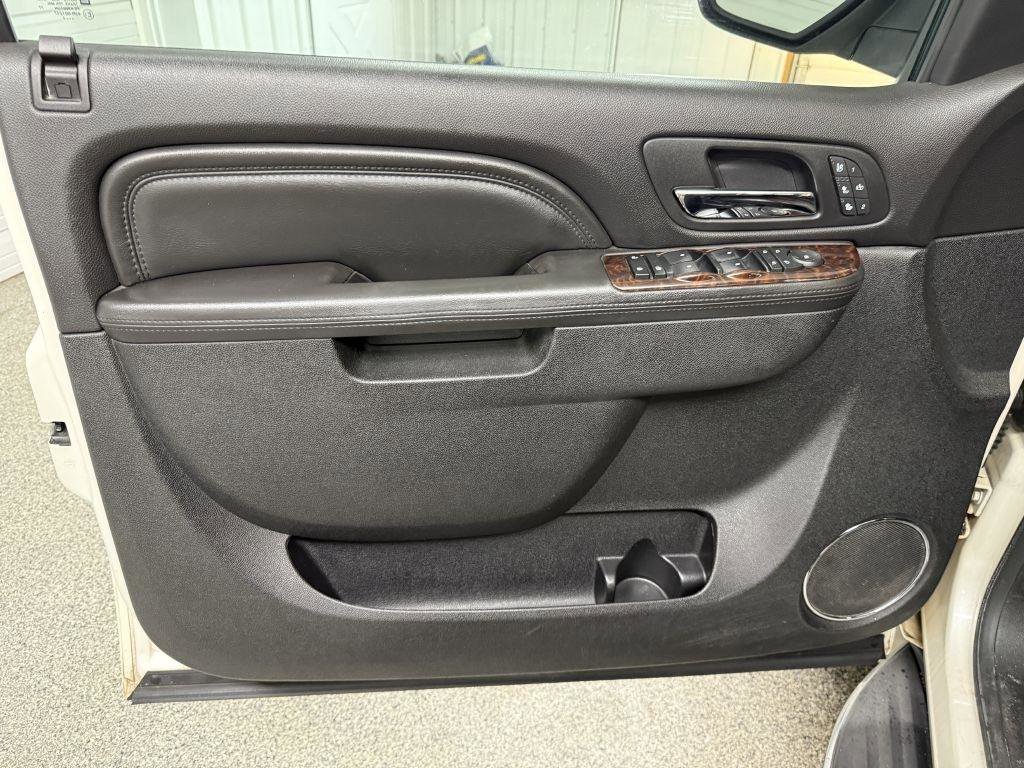 Used 2012 GMC Yukon XL Denali AWD/4WD image 24