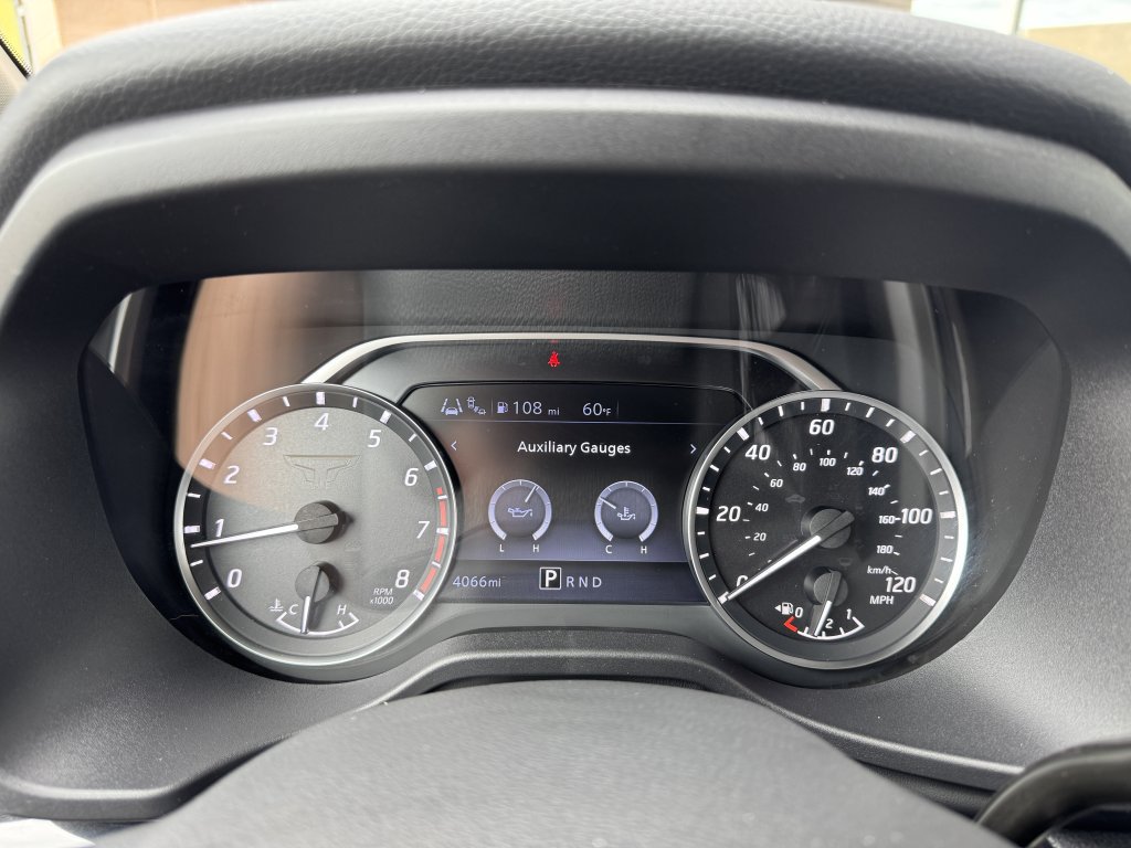 Used 2024 Nissan Titan SV w/ SV Convenience Package RWD image 20