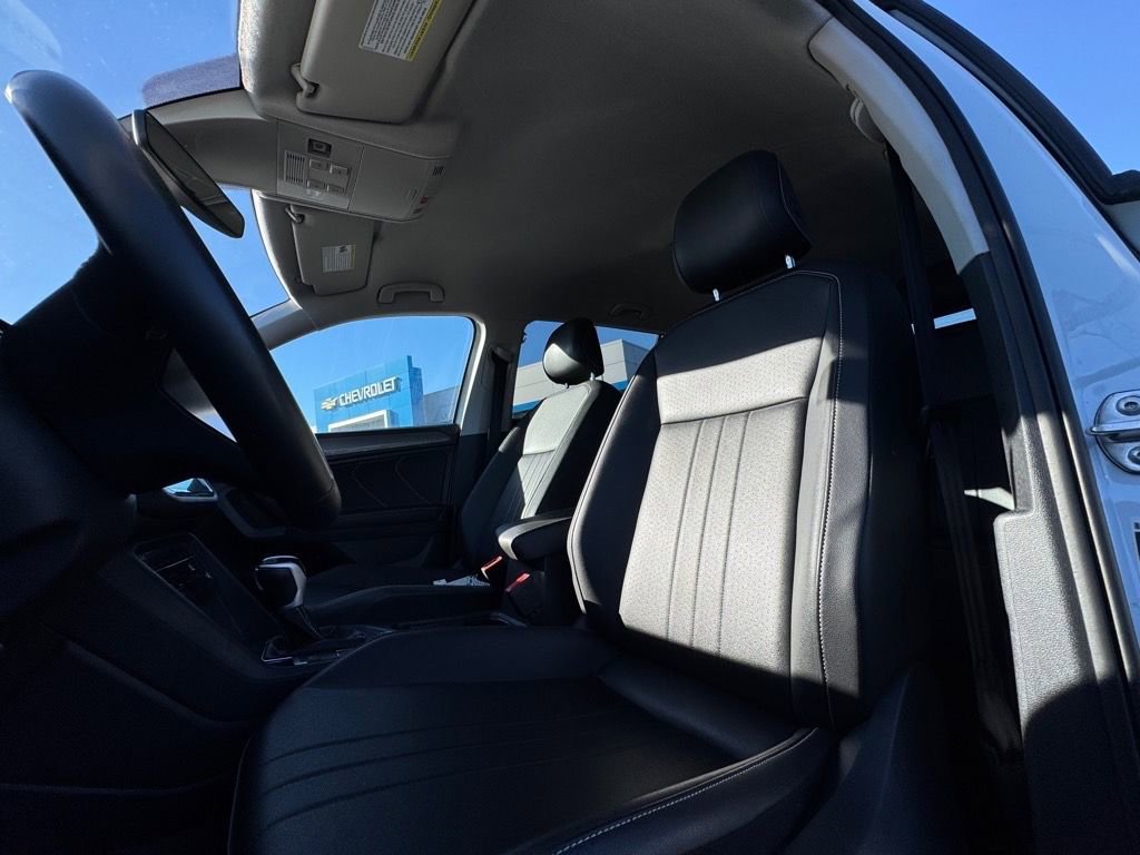 Used 2024 Volkswagen Tiguan SE image 15