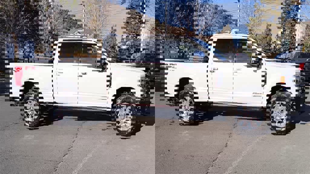 Used 2022 Ford F350 Platinum w/ FX4 Off-Road Package image 2