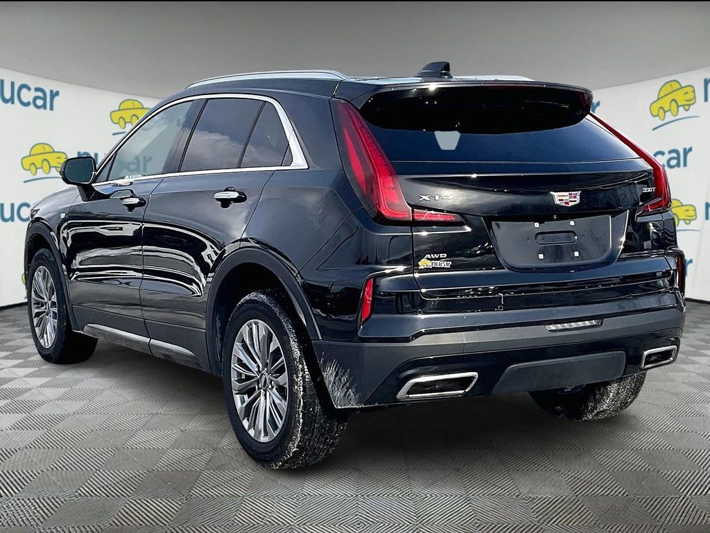 Used 2025 Cadillac XT4 Premium Luxury image 4