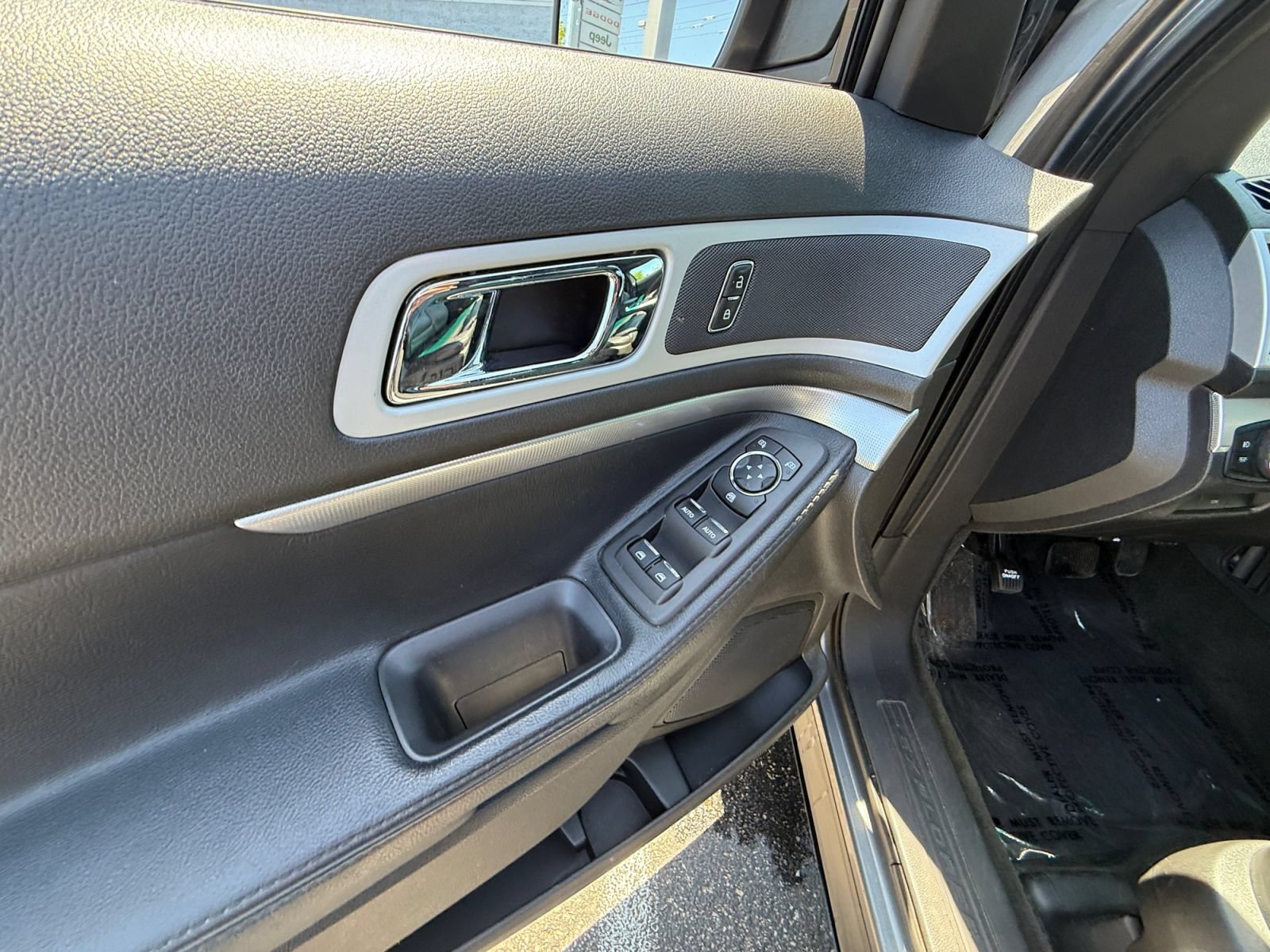 Used 2014 Ford Explorer XLT w/ Equipment Group 202A AWD/4WD image 20
