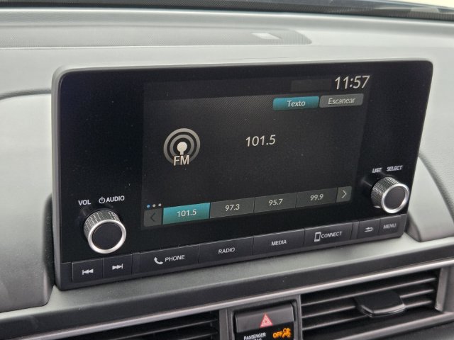 Used 2025 Honda Pilot Sport image 19