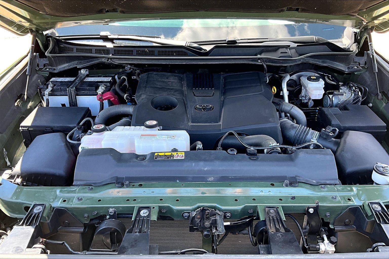 Used 2022 Toyota Tundra SR5 w/ SR5 Convenience Package AWD/4WD image 12