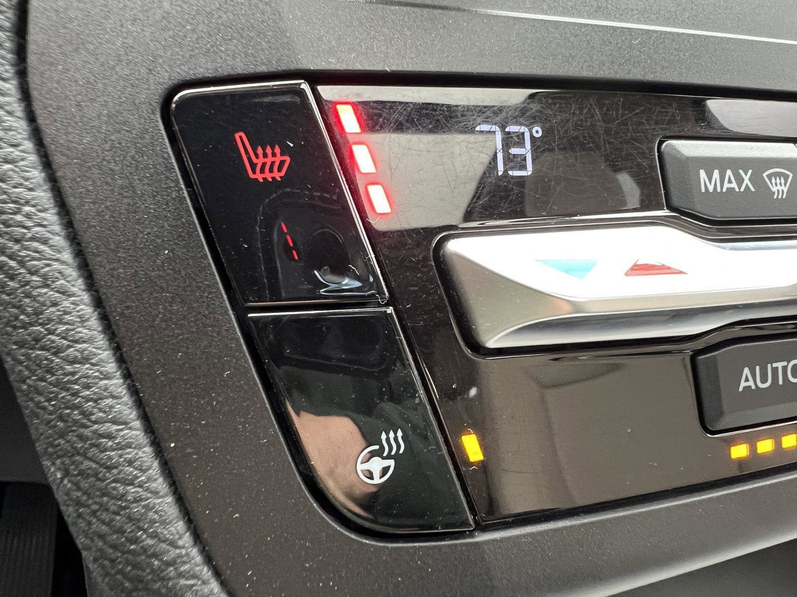 Used 2020 Ford Explorer XLT w/ Equipment Group 202A AWD/4WD image 32