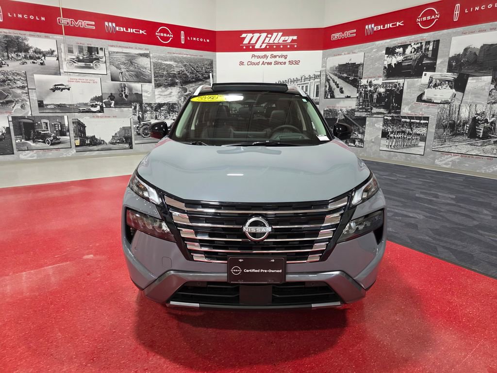 Used 2025 Nissan Rogue SL w/ SL Premium Package image 9