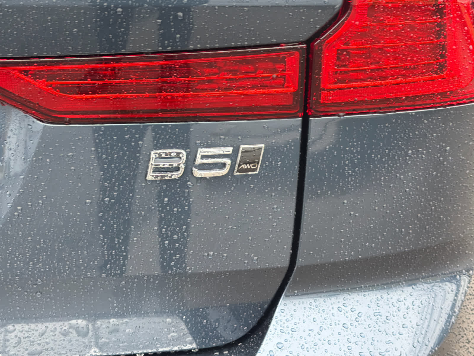 Used 2025 Volvo XC60 B5 Core w/ Protection Package Premier image 8