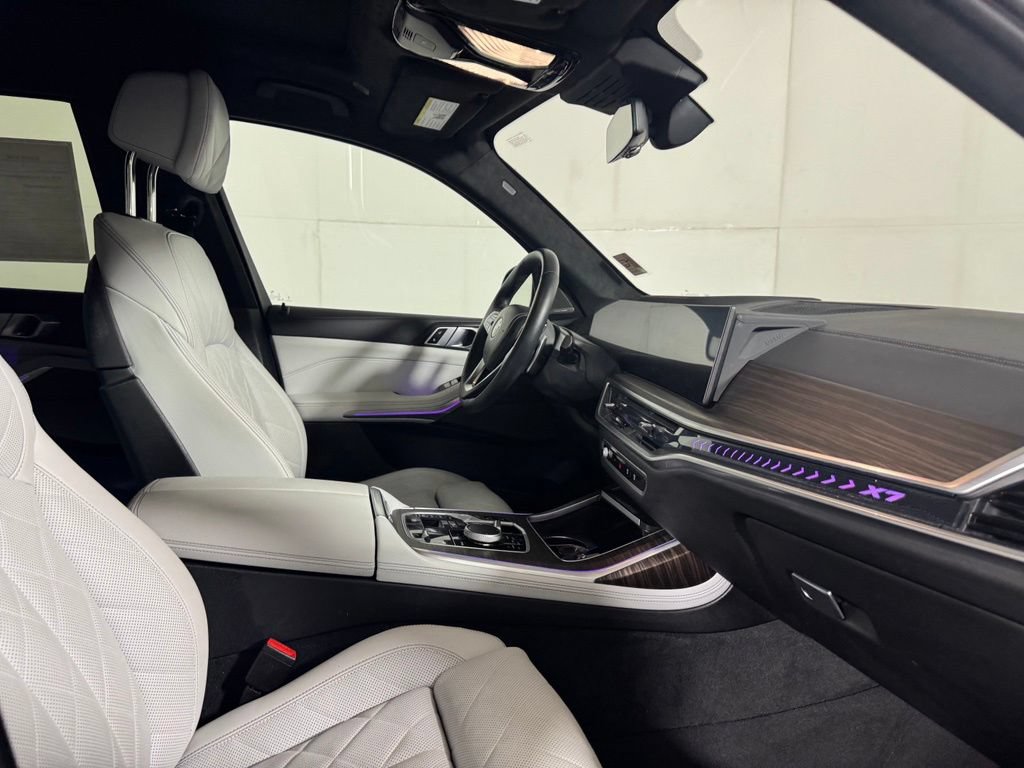 Used 2023 BMW X7 xDrive40i w/ Premium Package AWD/4WD image 11