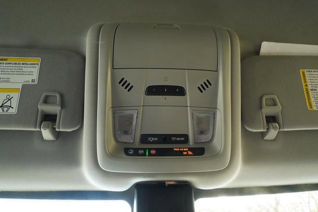 Used 2024 GMC Terrain SLT image 22