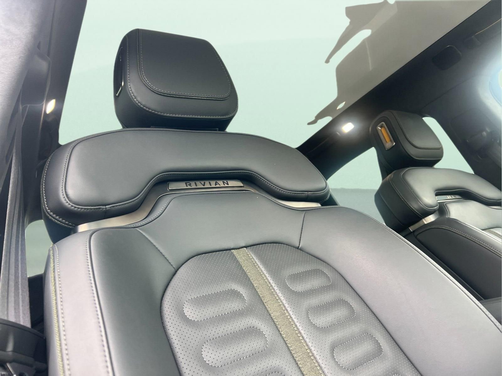 Used 2022 Rivian R1T Adventure image 16