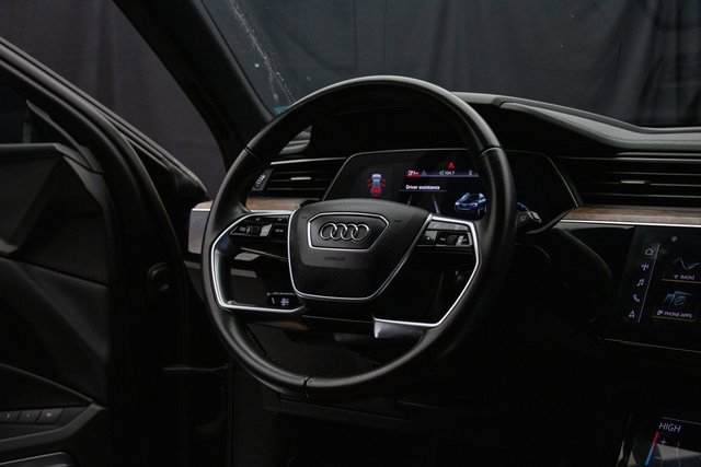 Used 2022 Audi e-tron Premium Plus w/ Premium Plus Package image 14