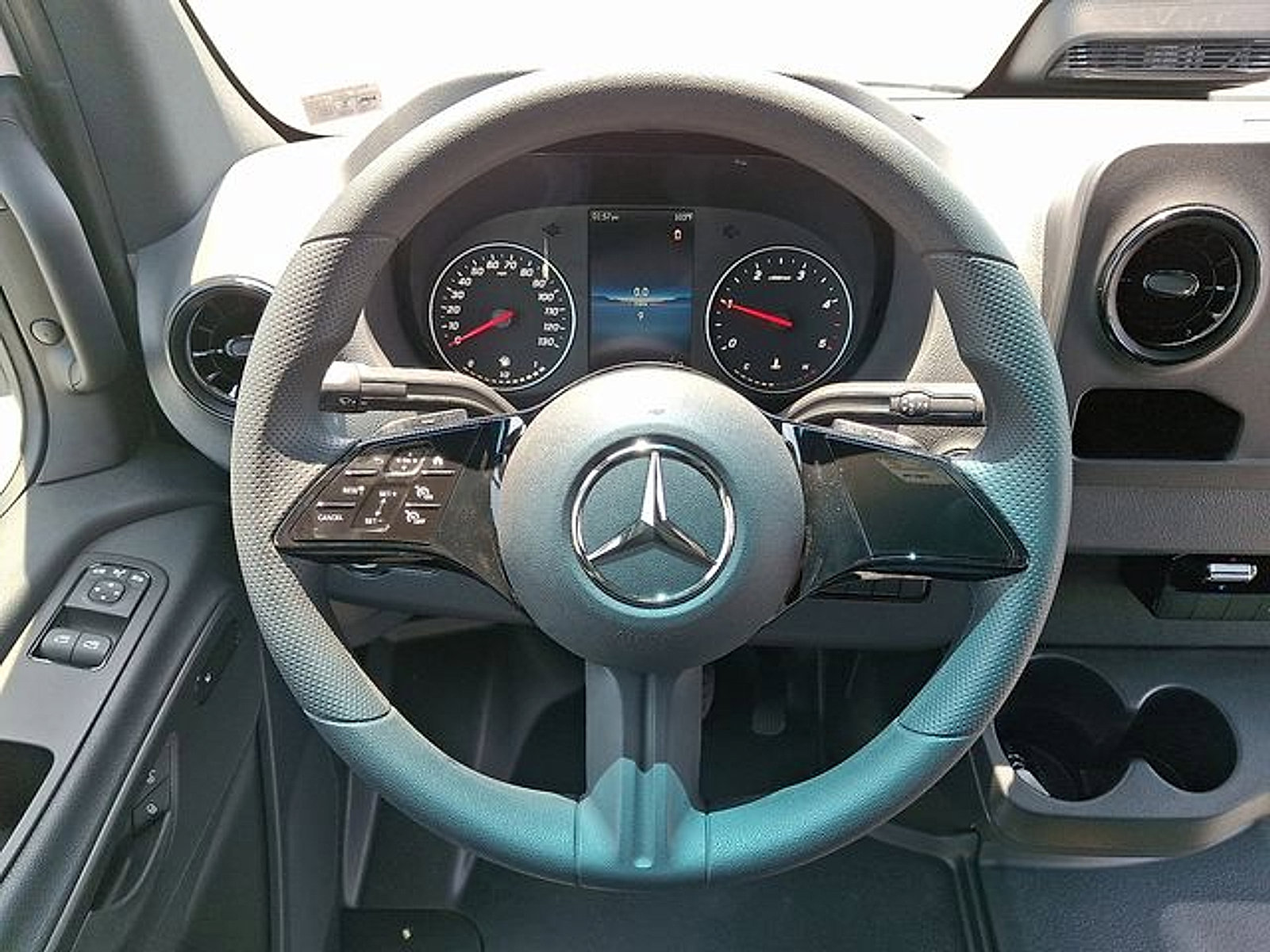 Used 2025 Mercedes-Benz Sprinter 2500 image 18