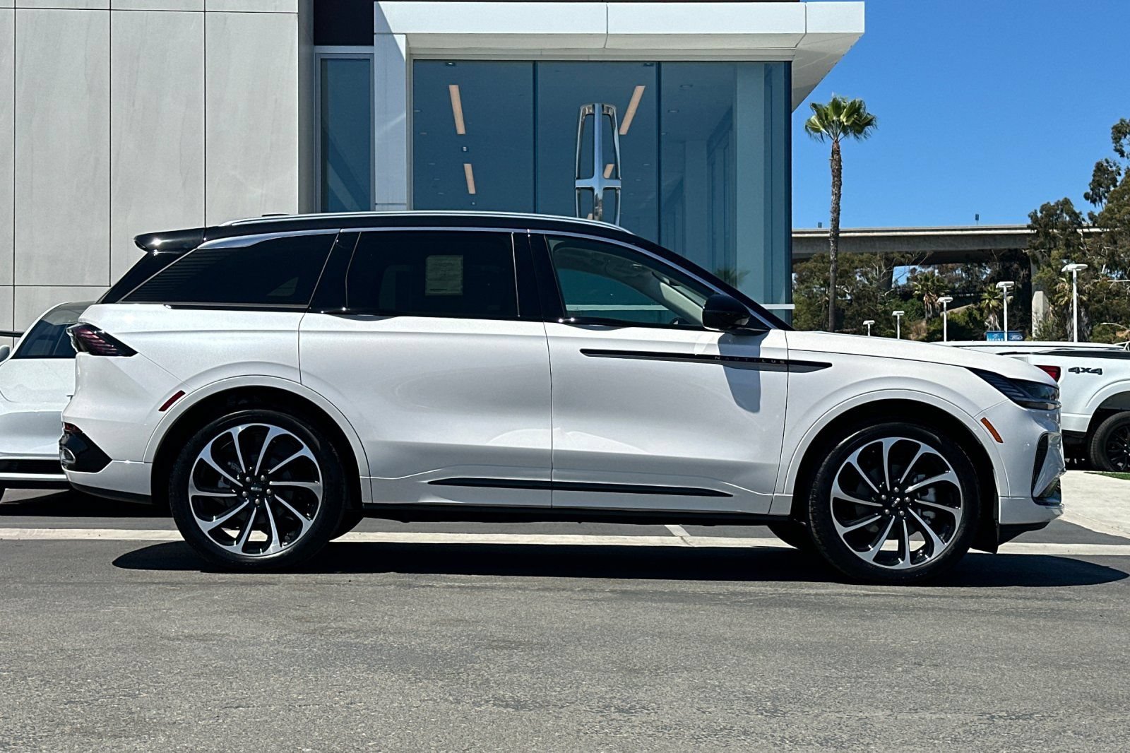 New 2026 Lincoln Nautilus Black Label AWD/4WD image 2
