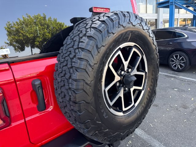 Used 2025 Jeep Wrangler Unlimited Rubicon w/ Convenience Group AWD/4WD image 30