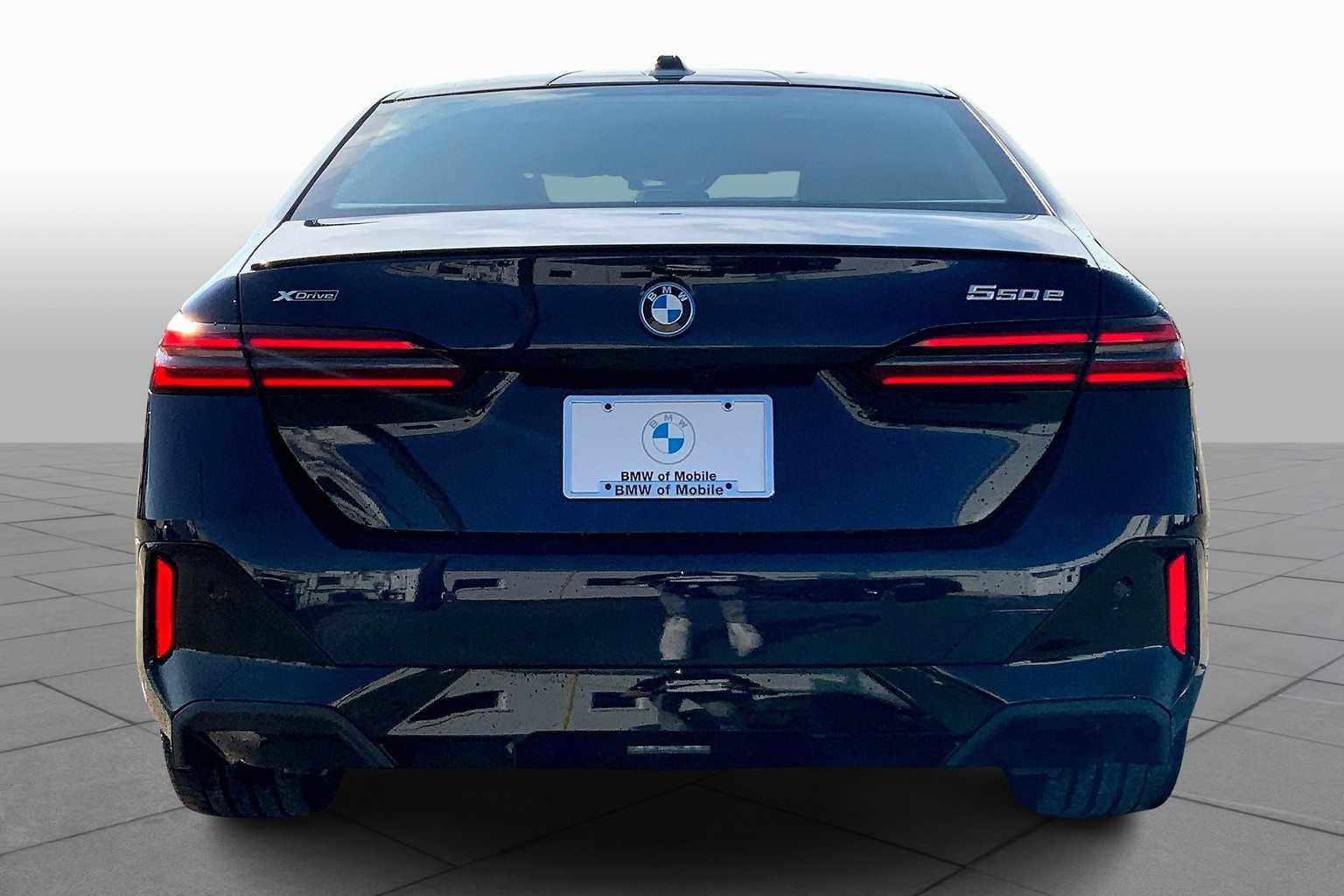 New 2026 BMW 550e xDrive w/ Premium Package image 4