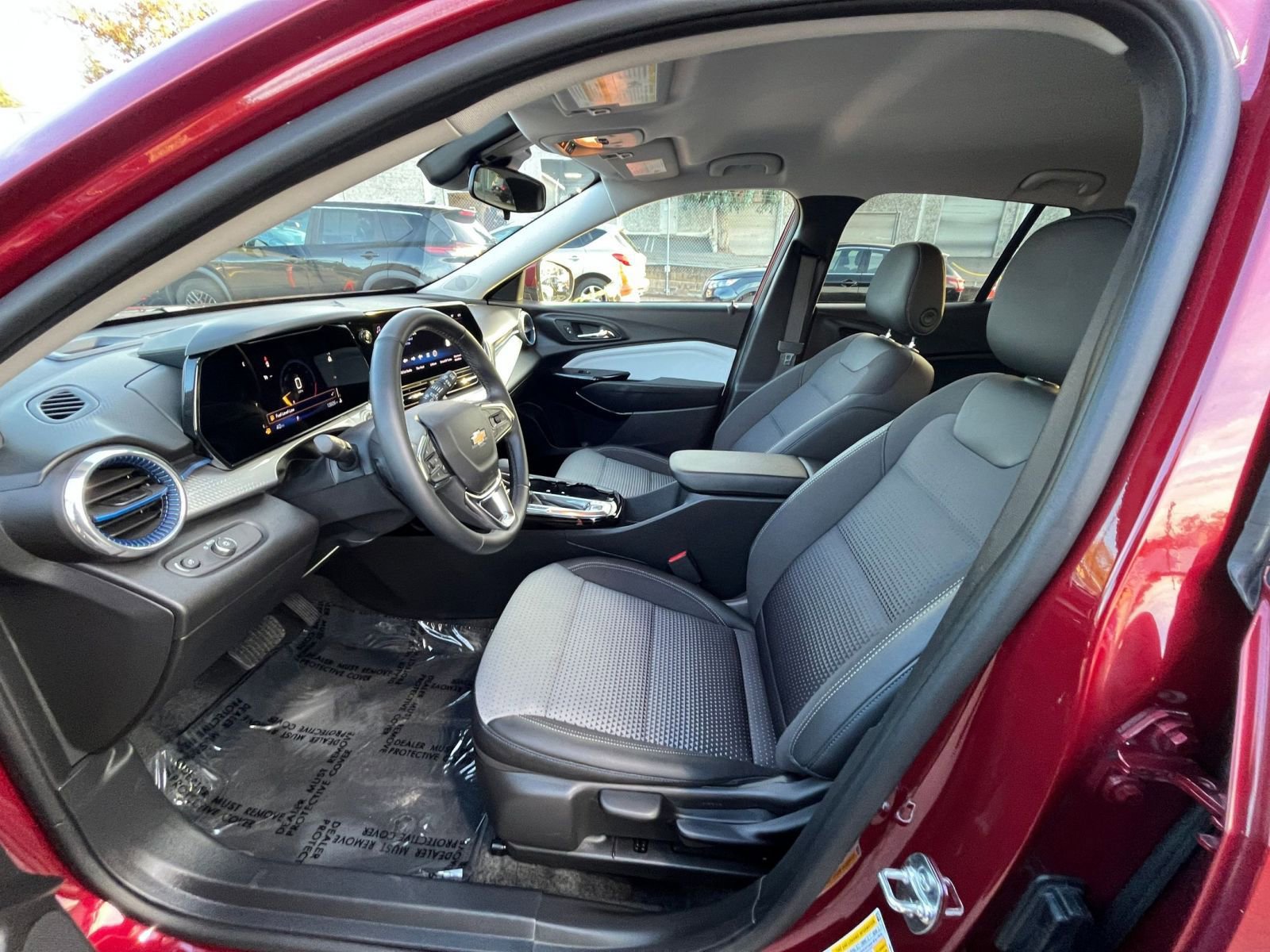 Used 2025 Chevrolet Trax LT w/ LT Convenience Package image 24