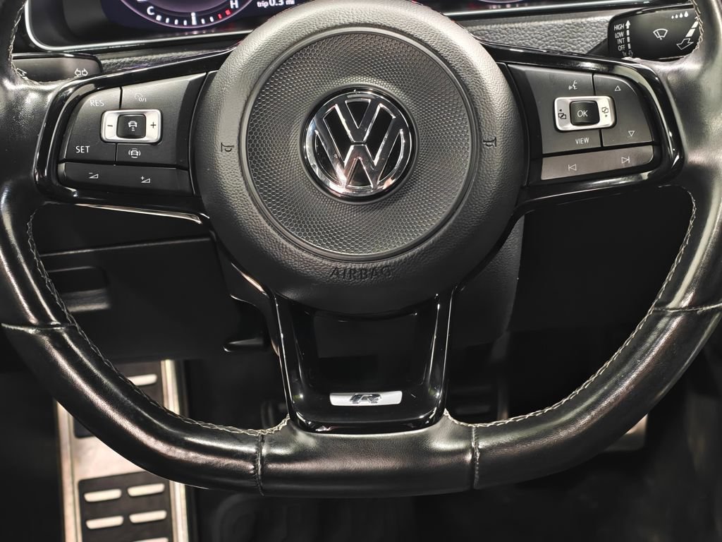 Used 2019 Volkswagen Golf R 4-Door AWD/4WD image 6