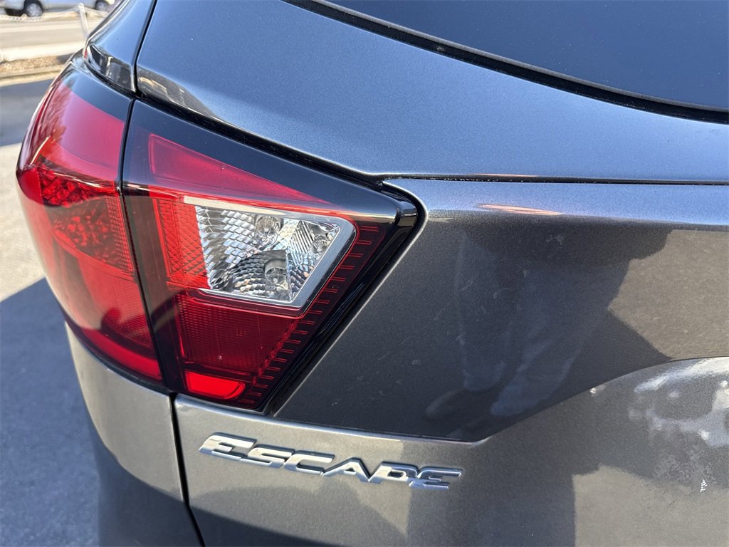 Used 2019 Ford Escape SE image 39