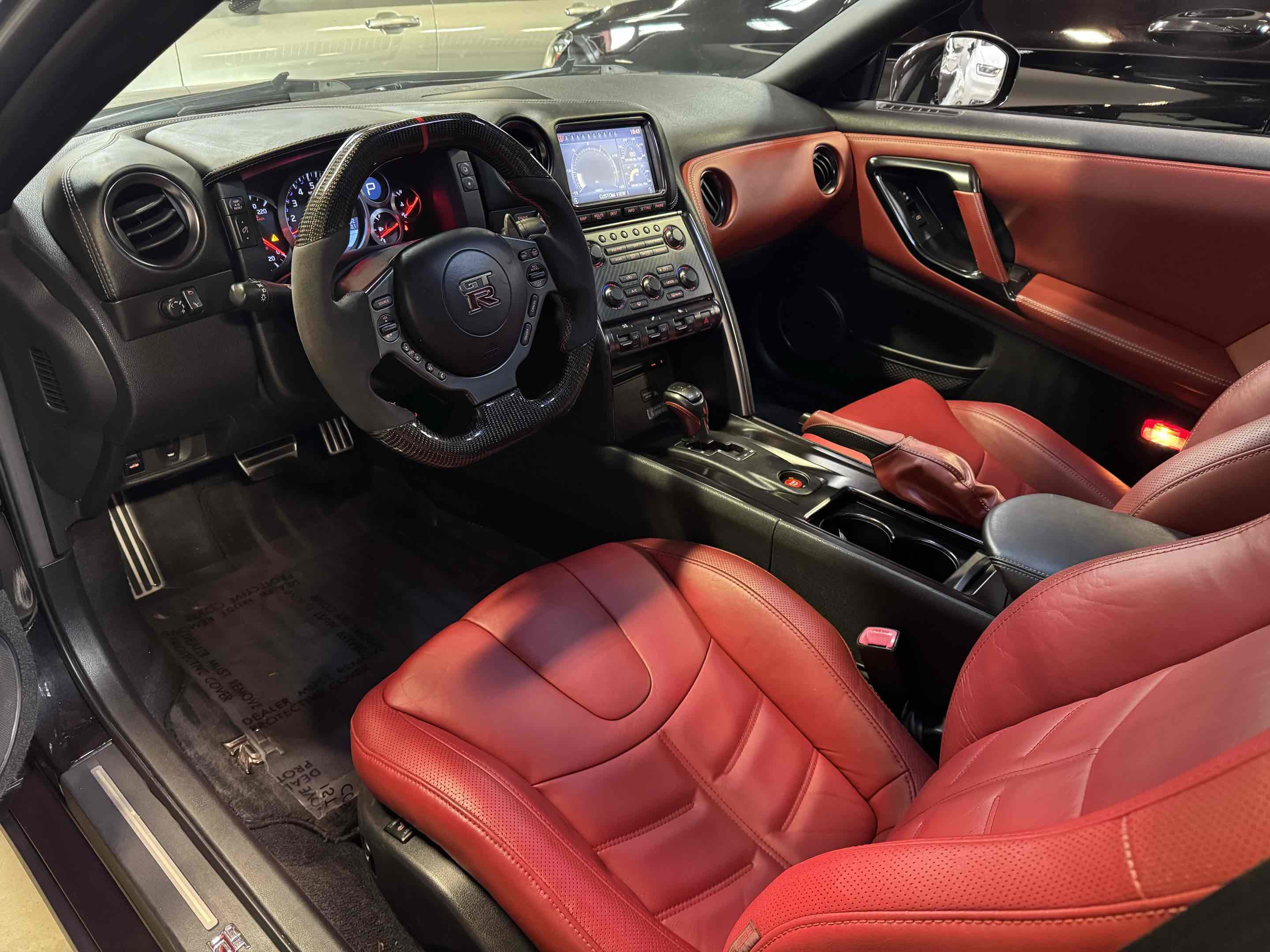 Used 2014 Nissan GT-R Premium w/ Premium Interior Package AWD/4WD image 3