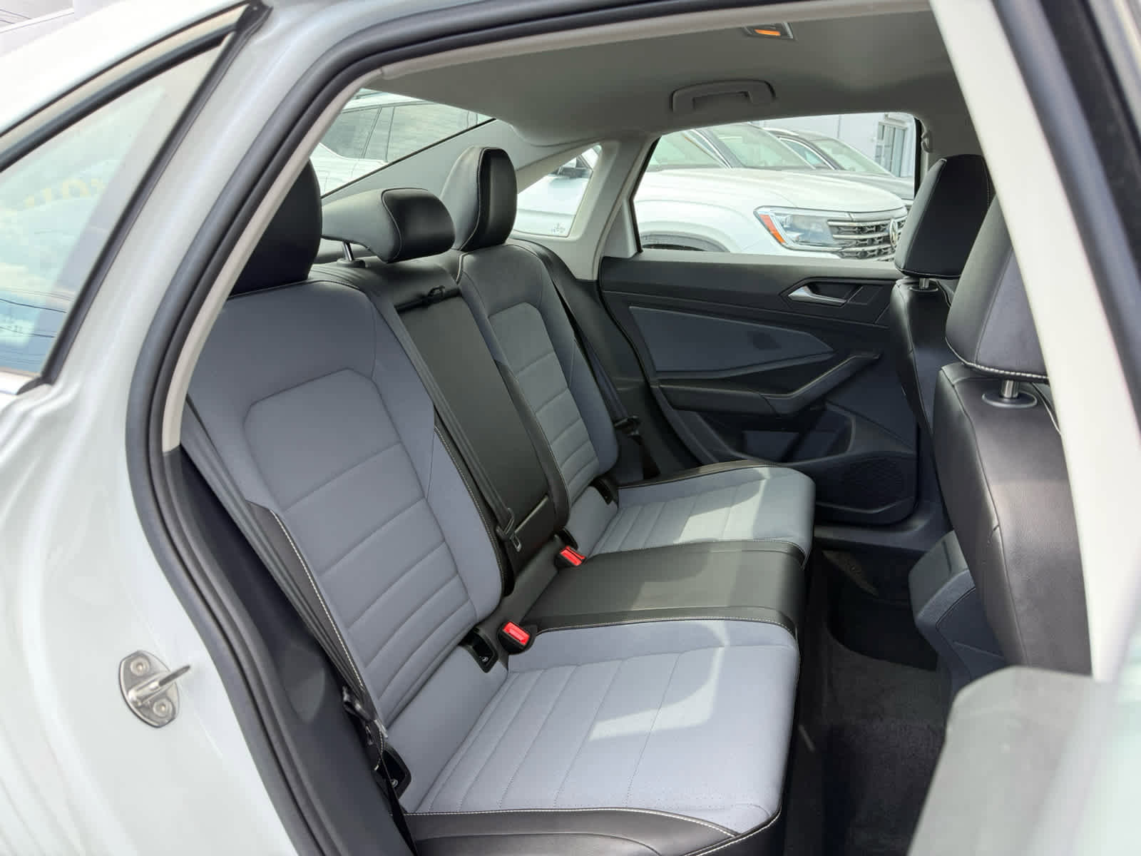 Used 2026 Volkswagen Jetta SE FWD image 12