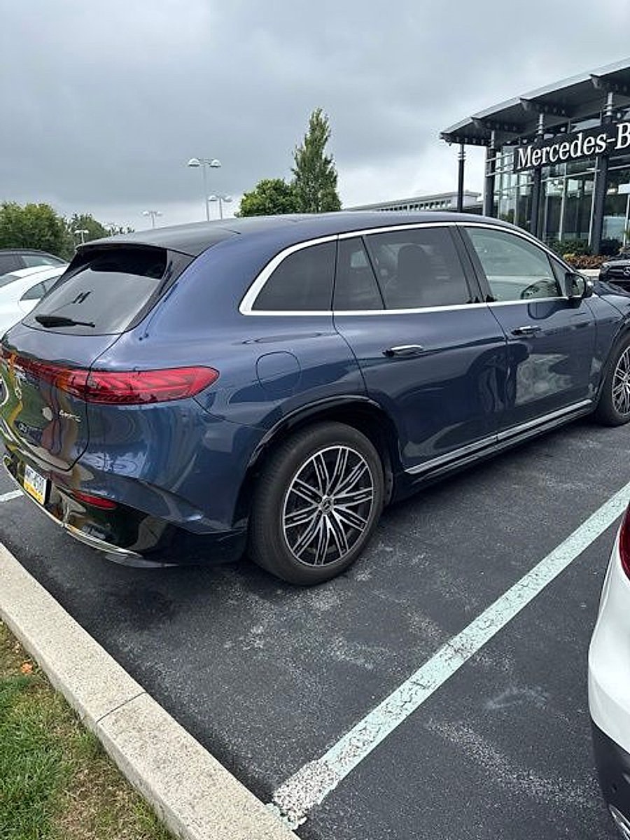 Used 2023 Mercedes-Benz EQS 450+ 4MATIC SUV image 3