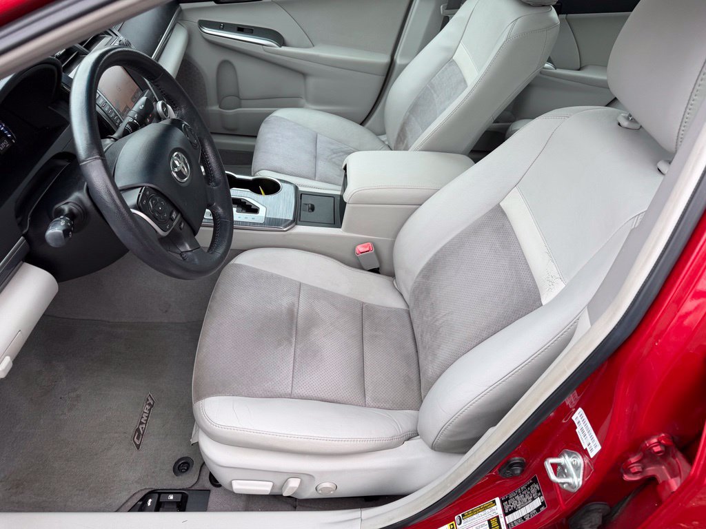 Used 2012 Toyota Camry XLE w/ Leather Pkg FWD image 13