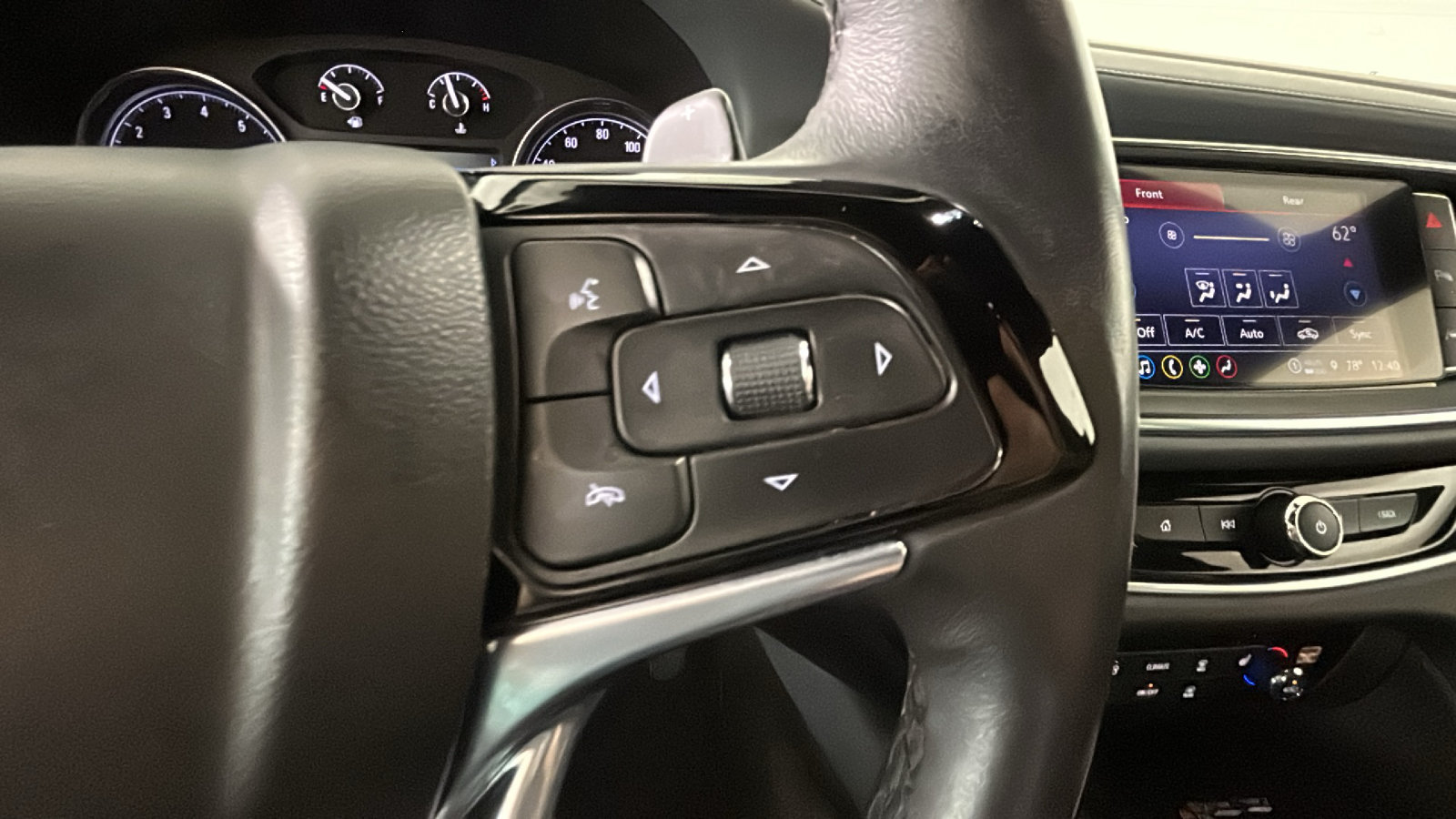 Used 2023 Buick Enclave Essence w/ LPO, Floor Liner Package FWD image 21