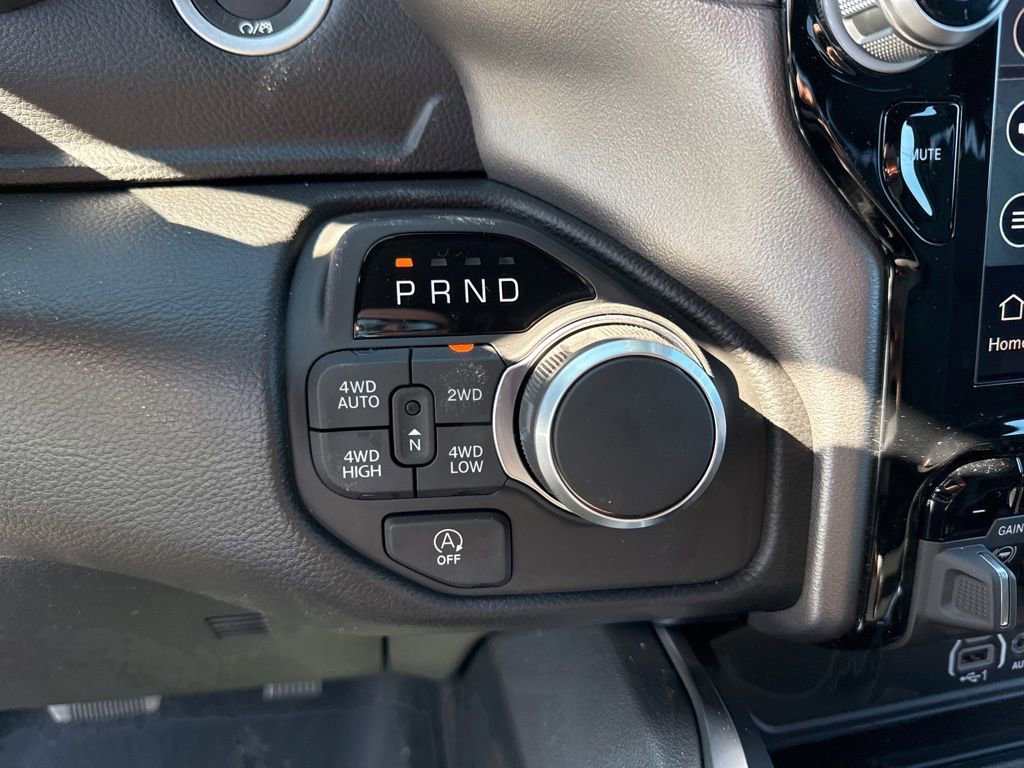 New 2026 RAM 1500 4x4 Crew Cab image 15