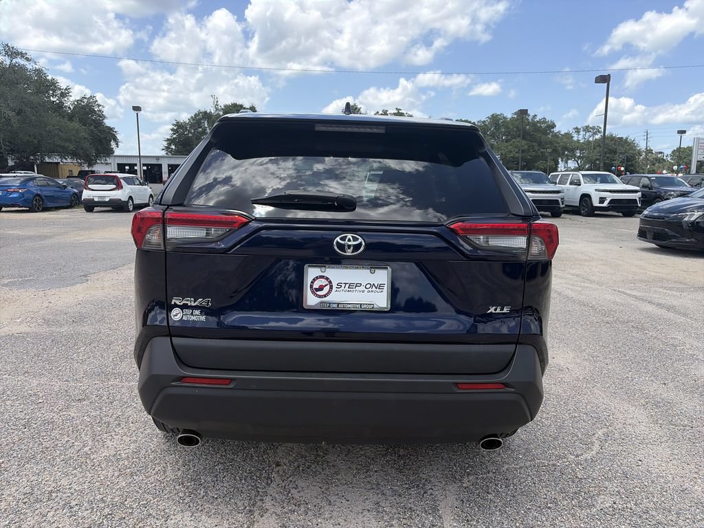 Used 2025 Toyota RAV4 XLE FWD image 5