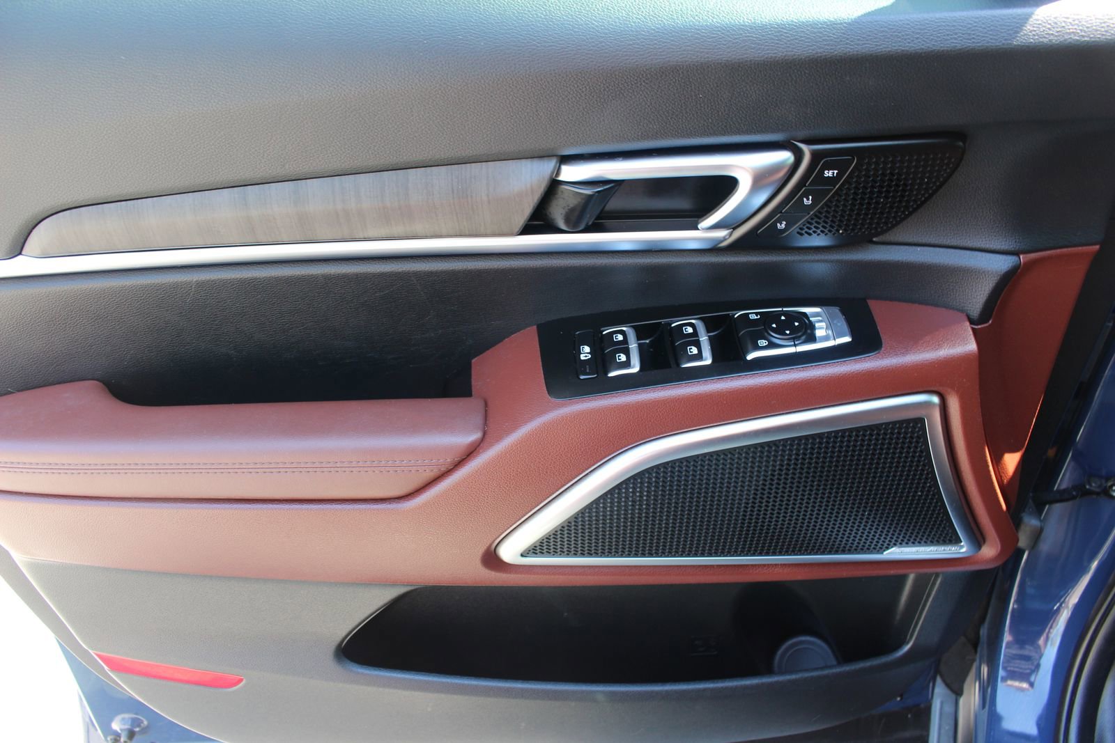 Certified 2024 Kia Telluride SX Prestige w/ Towing Package image 18