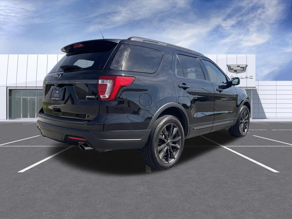 Used 2019 Ford Explorer XLT w/ Equipment Group 202A AWD/4WD image 8