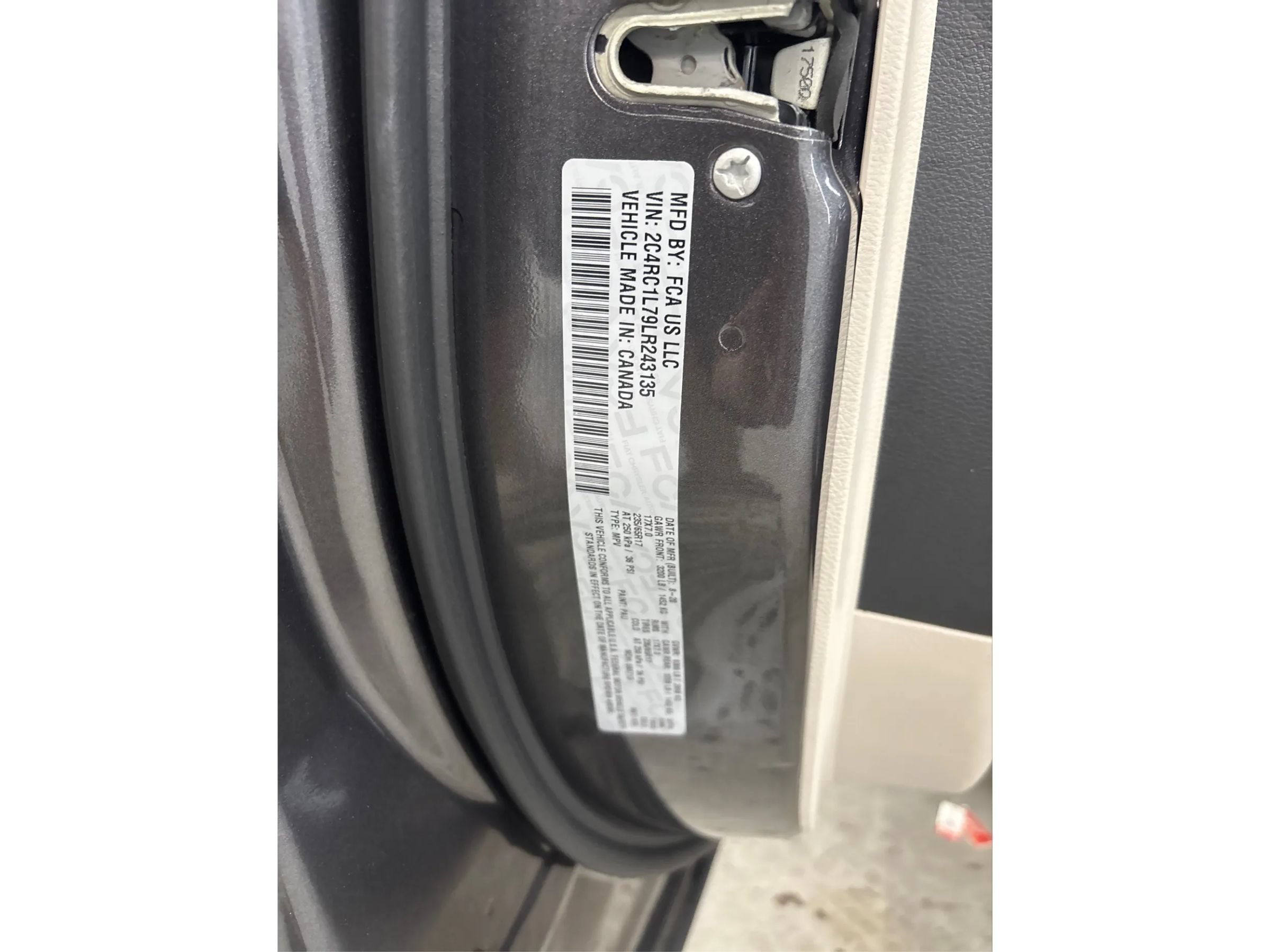 Used 2020 Chrysler Pacifica Touring-L FWD image 27