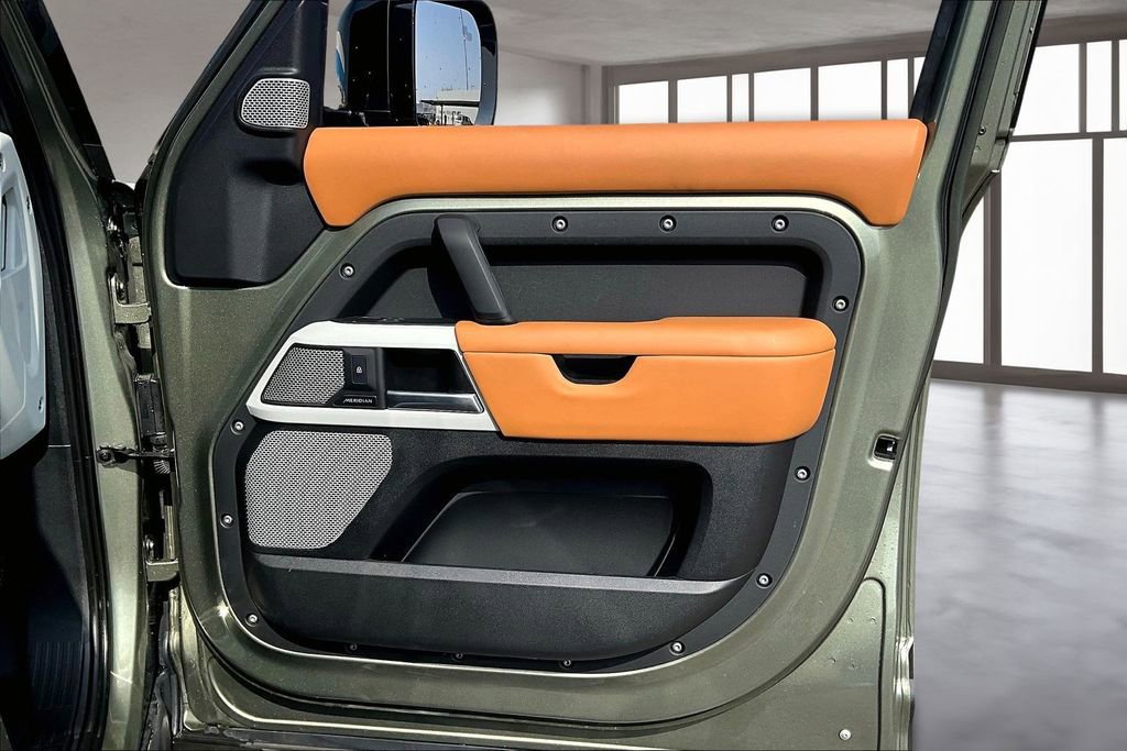 Used 2023 Land Rover Defender 130 SE image 19