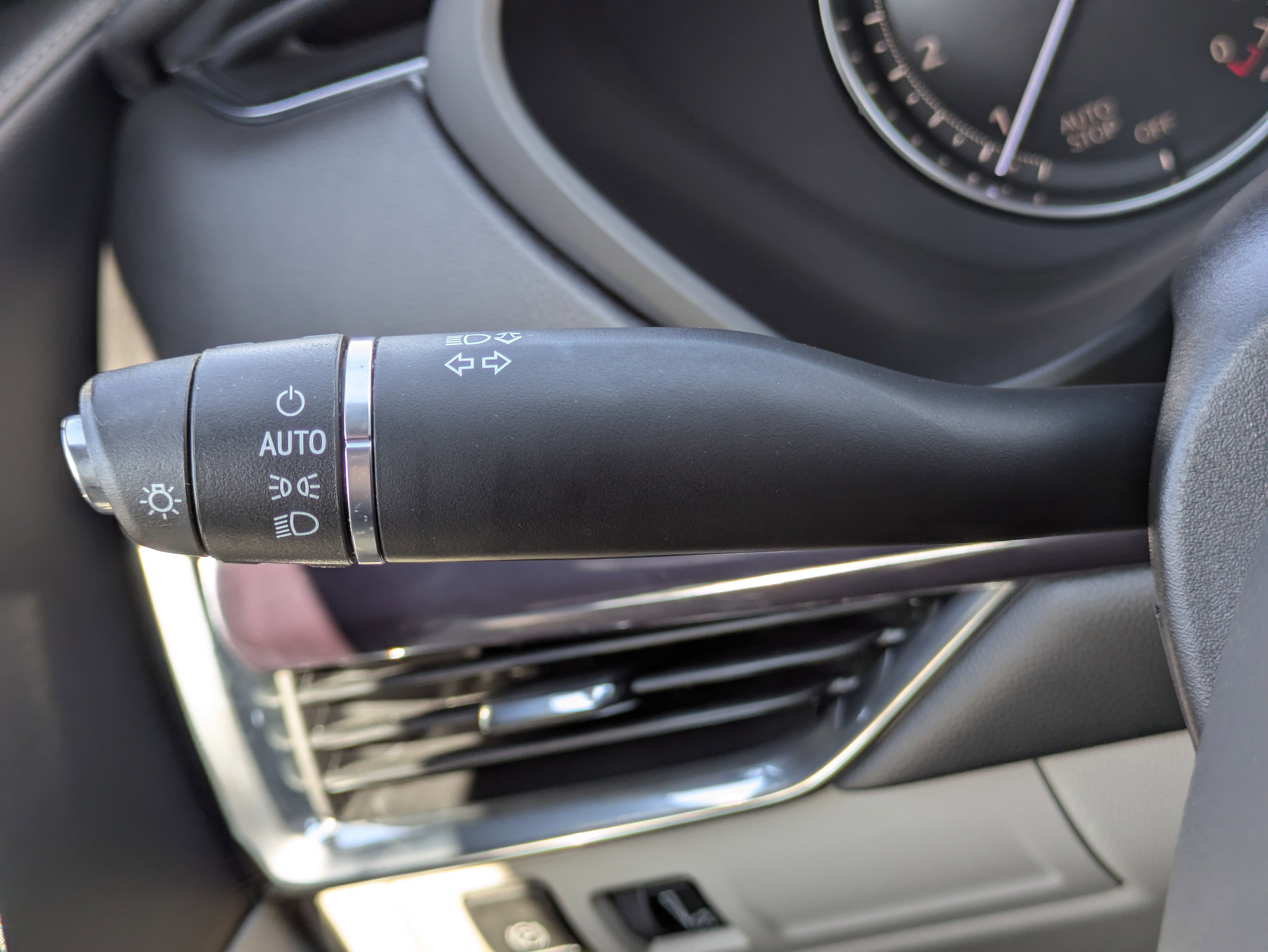 Used 2023 Cadillac XT4 Luxury w/ Cold Weather Package image 20