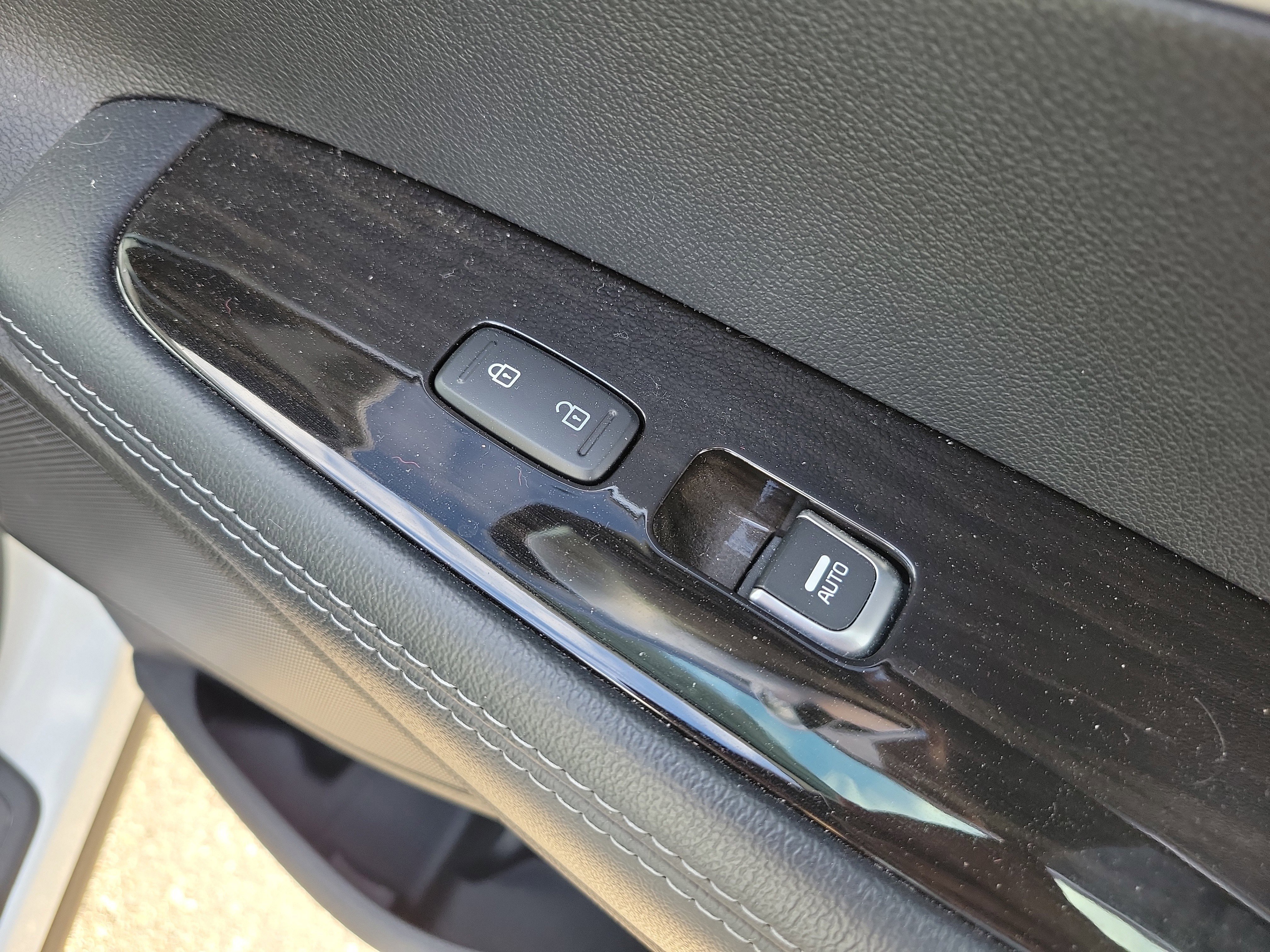 Used 2020 Kia Sorento LX image 11