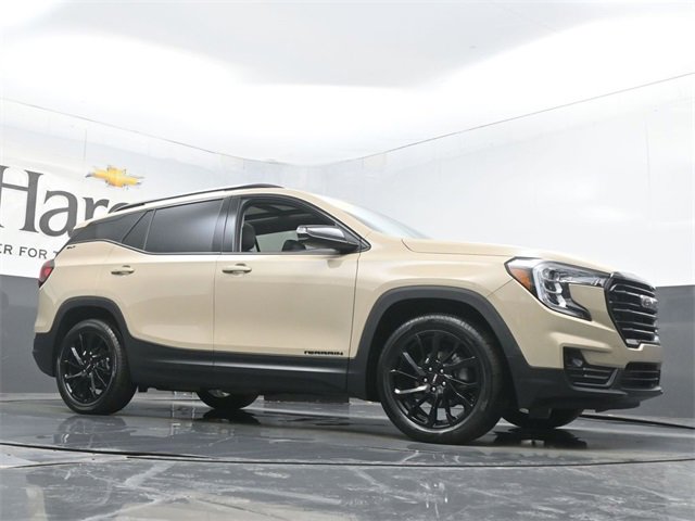 Used 2023 GMC Terrain SLT w/ Elevation Edition image 2
