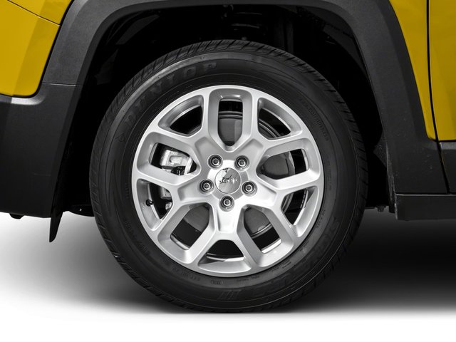 Certified 2016 Jeep Renegade Latitude AWD/4WD image 10