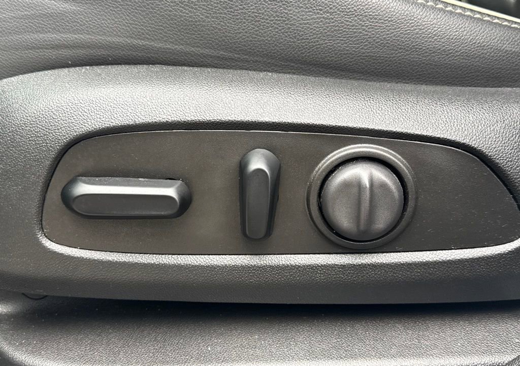 Used 2023 GMC Acadia Denali image 12