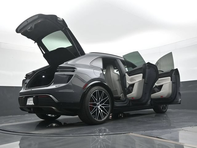Certified 2025 Porsche Macan Turbo Electric AWD/4WD image 27