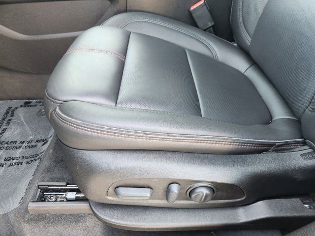 Used 2023 Chevrolet Traverse RS image 27