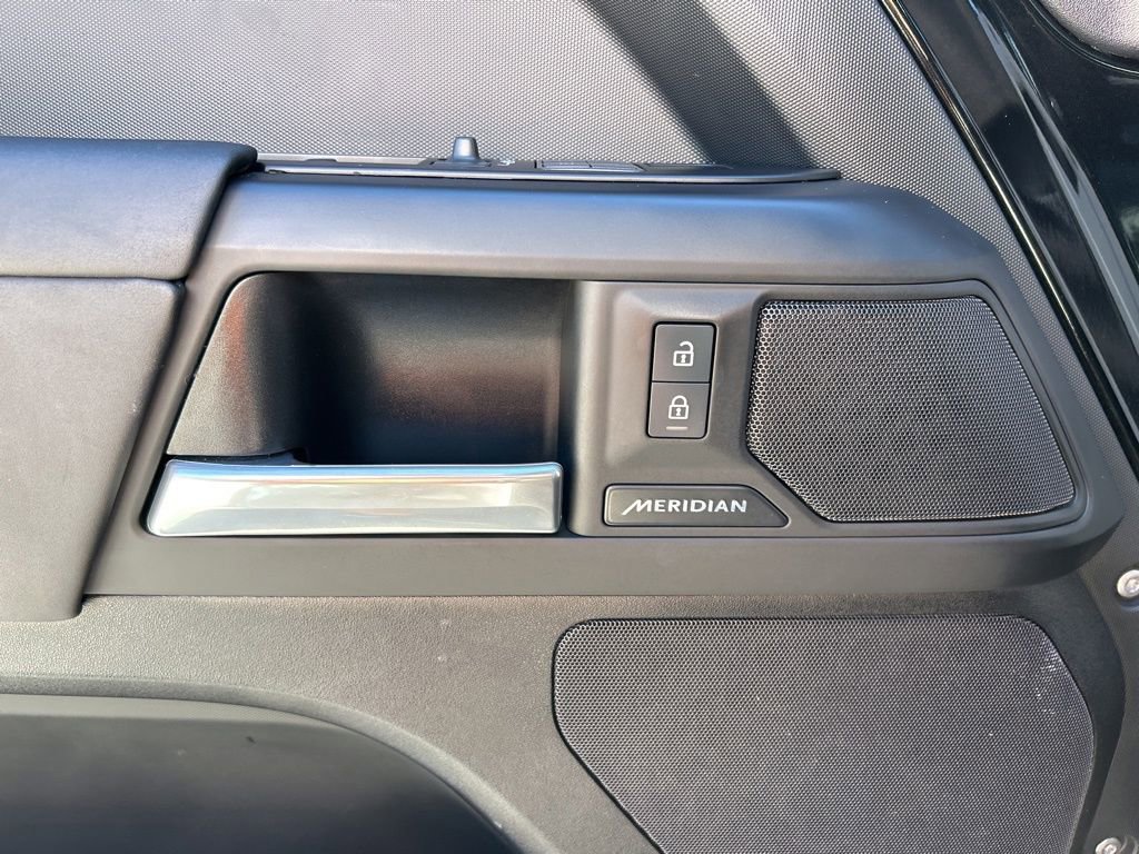 Used 2025 Land Rover Defender 110 S image 19
