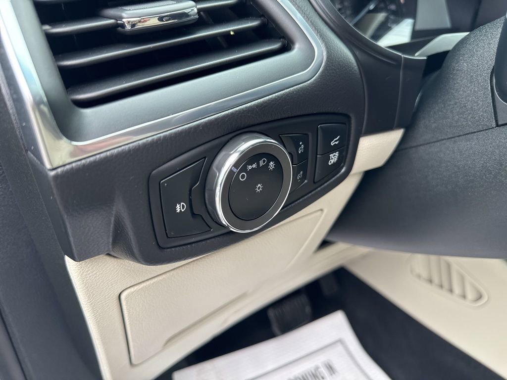 Used 2024 Ford Edge Titanium image 17