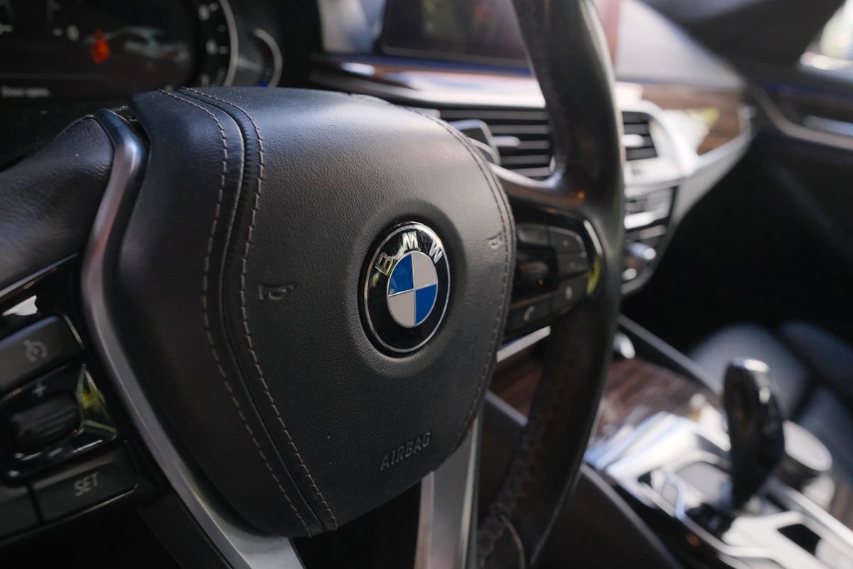 Used 2019 BMW 530i w/ Convenience Package RWD image 44