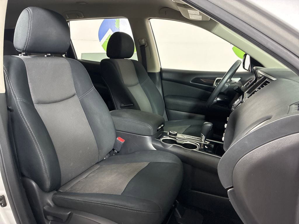Used 2017 Nissan Pathfinder SV image 35